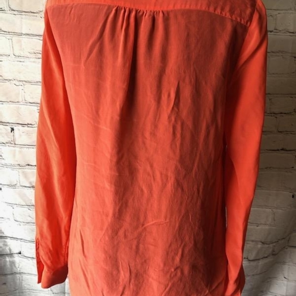 Banana Republic silky blouse - Picture 2 of 5